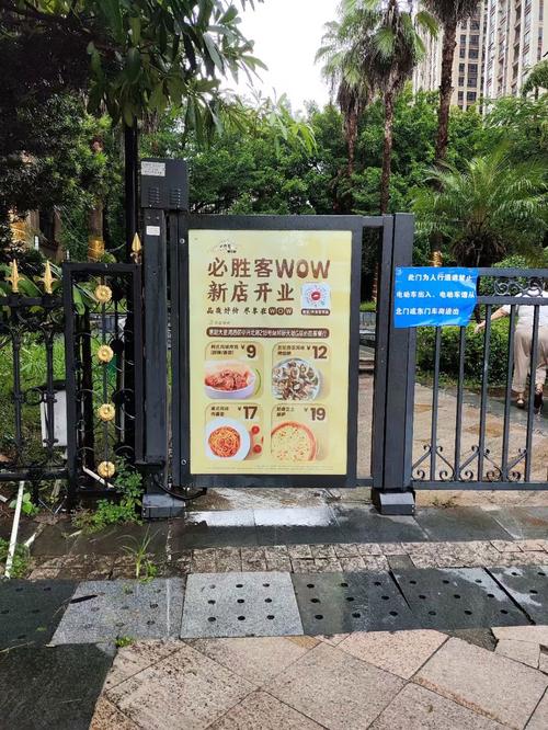 社区人行门禁灯箱广告位招租——抢占社区流量入口，让品牌与居民零距离