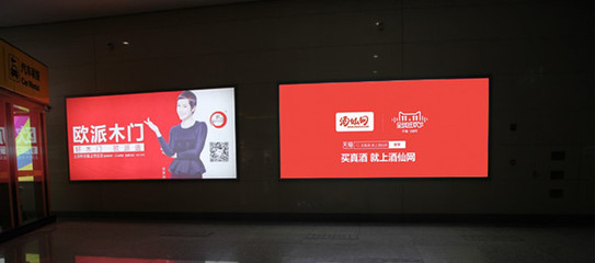 哈尔滨西高铁站灯箱广告投放价格解析 影响报价的关键因素与预算指南